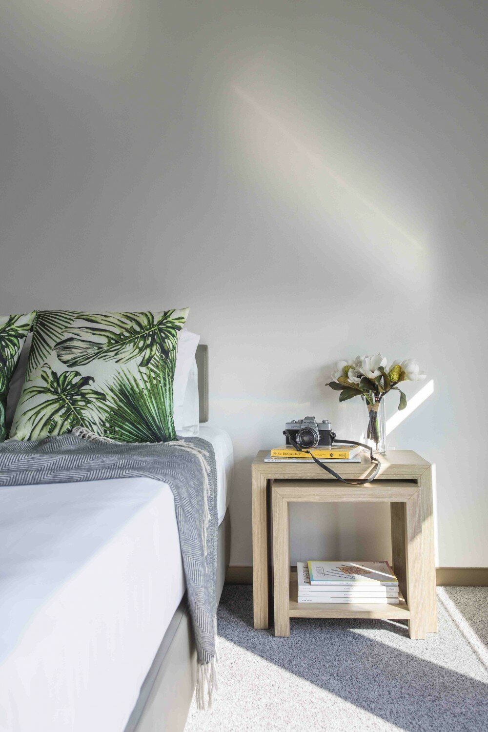 206-hotelstageroomdetail1lr